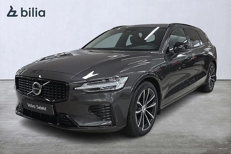 Grå Begagnad 2025 Volvo V60 Plus Kombi | 472 000 kr (Bra pris) - Bild 1/3