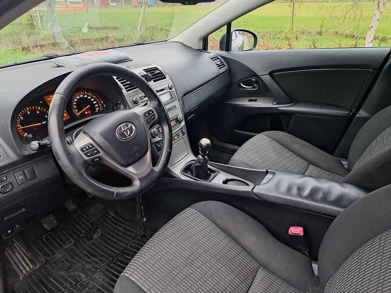 Begagnad Toyota Avensis 126 HK (92 kW) 2011 Kombi