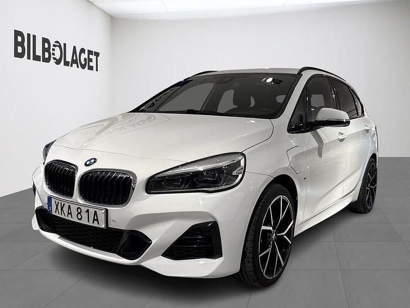 Vit Begagnad 2020 BMW 225 Comfort Edition Kombi | 229 900 kr - Bild 1/4