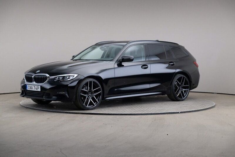 Svart Begagnad 2021 BMW 320 Sport Line Kombi | 269 000 kr (Superpris) - Bild 1/4