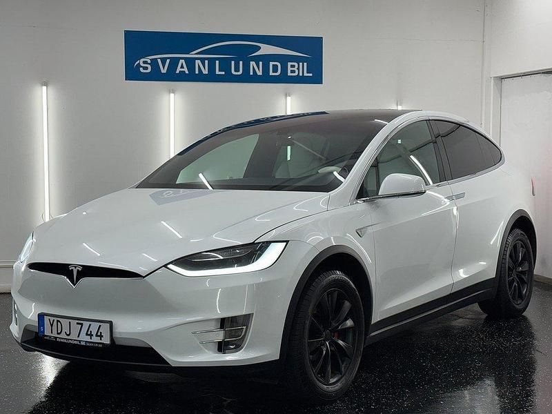 Vit Begagnad 2016 Tesla Model X SUV | 429 800 kr (Bra pris) - Bild 1/4
