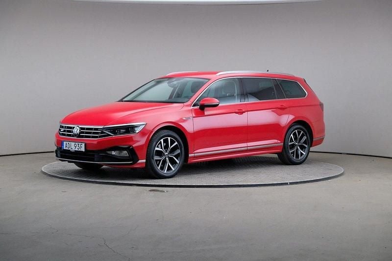 Röd Begagnad 2021 VW Passat Executive Kombi | 249 000 kr (Superpris) - Bild 1/4