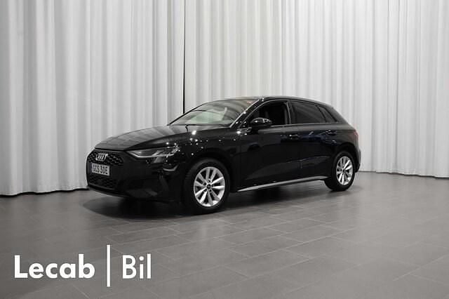 Brilliantsvart Begagnad 2022 Audi A3 Proline Sedan | 264 500 kr (Marknadspris) - Bild 1/4