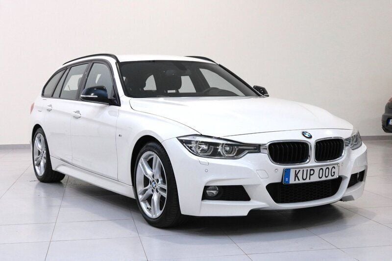 Vit Begagnad 2019 BMW 330 M Sport Kombi | 249 900 kr (Marknadspris) - Bild 1/4