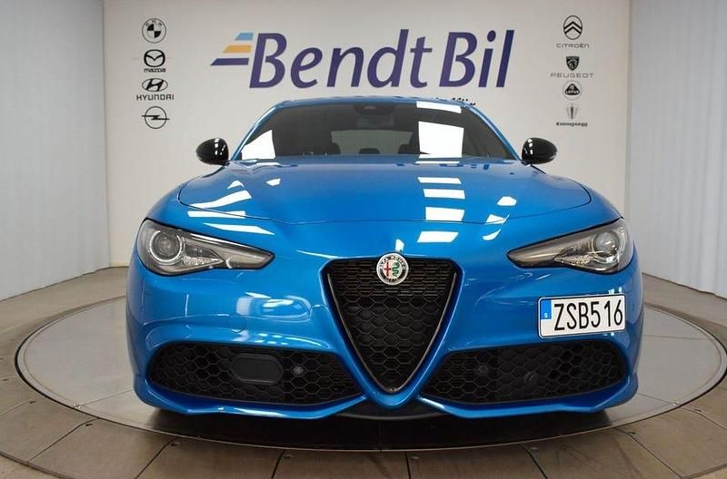 Begagnad Alfa Romeo Giulia Veloce 281 HK (206 kW) 2022 Blå Sedan
