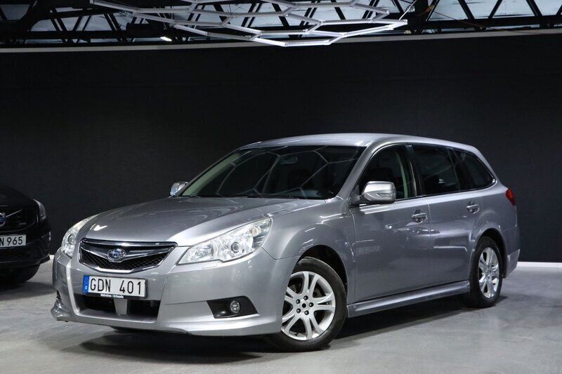 Silver Begagnad 2010 Subaru Legacy Kombi | 99 900 kr (Dyr) - Bild 1/4