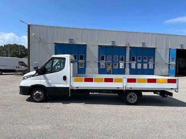 Vit Begagnad 2020 Iveco Daily Van | 262 500 kr - Bild 1/4