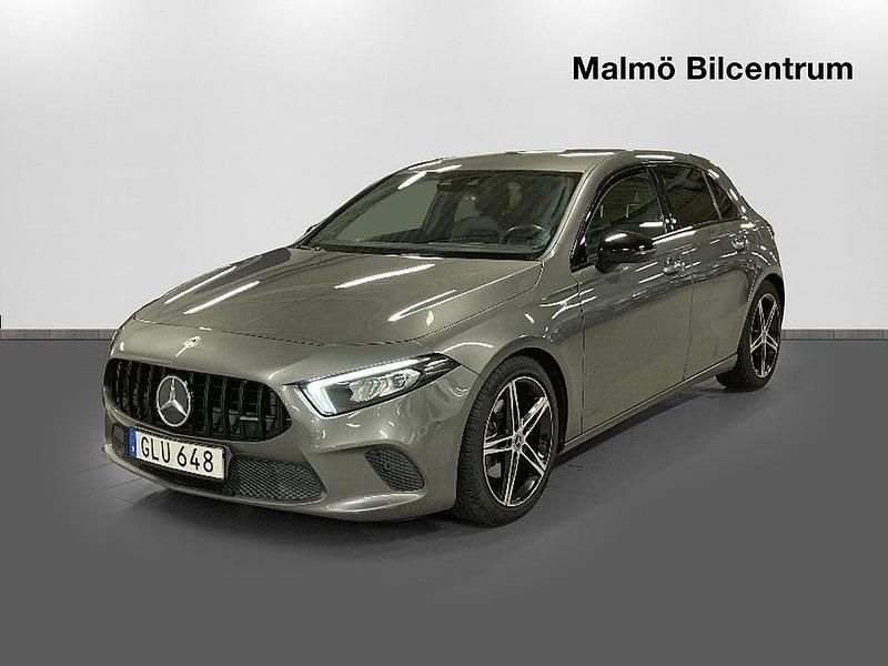Grå Begagnad 2018 Mercedes A200 Edition Halvkombi | 229 900 kr (Marknadspris) - Bild 1/4
