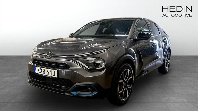 Grå (grey) Begagnad 2022 Citroën e-C4 Shine Halvkombi | 199 800 kr (Marknadspris) - Bild 1/4