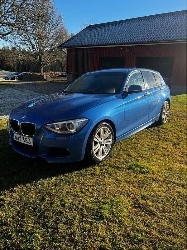 Begagnad 2013 BMW 118 M Sport Halvkombi | 93 000 kr (Marknadspris) - Bild 1/4