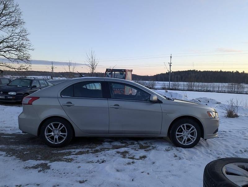 Begagnad Mitsubishi Lancer Sportback 143 HK (105 kW) 2009