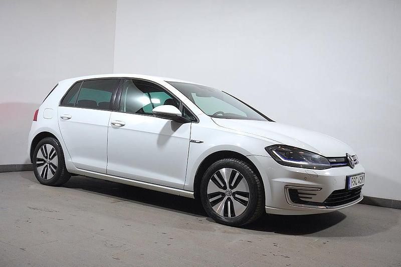 Begagnad VW e-Golf 100 kW (136 HK) 2019 Vit Halvkombi