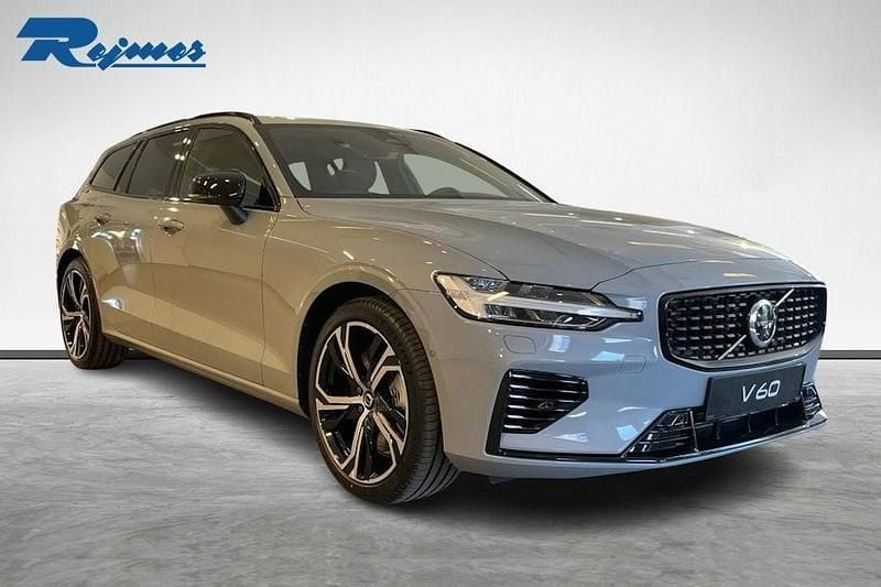 Grå Ny 2026 Volvo V60 Kombi | 589 900 kr (Dyr) - Bild 1/4