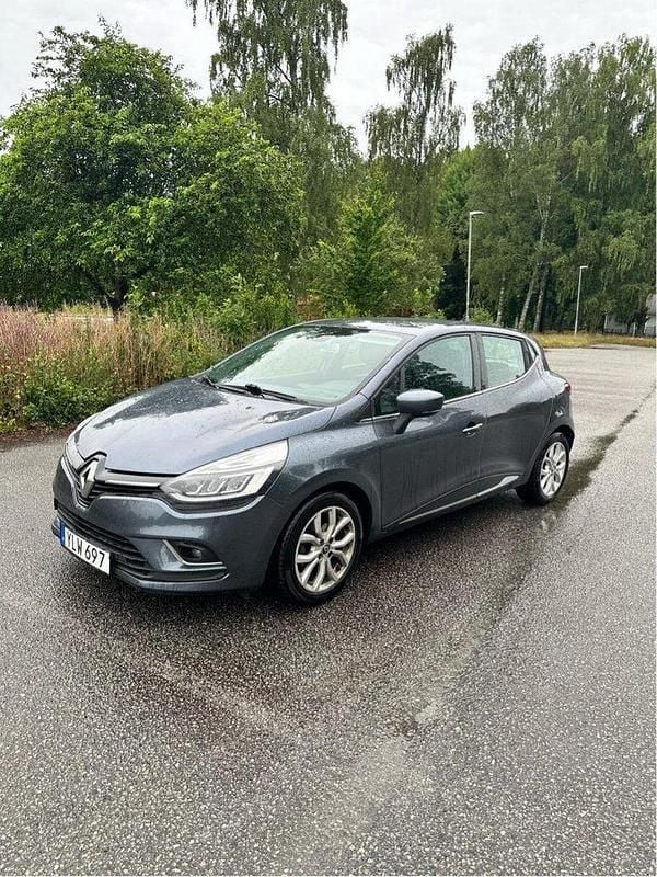 Grå Begagnad 2017 Renault Clio IV Intens Halvkombi | 69 000 kr (Bra pris) - Bild 1/4