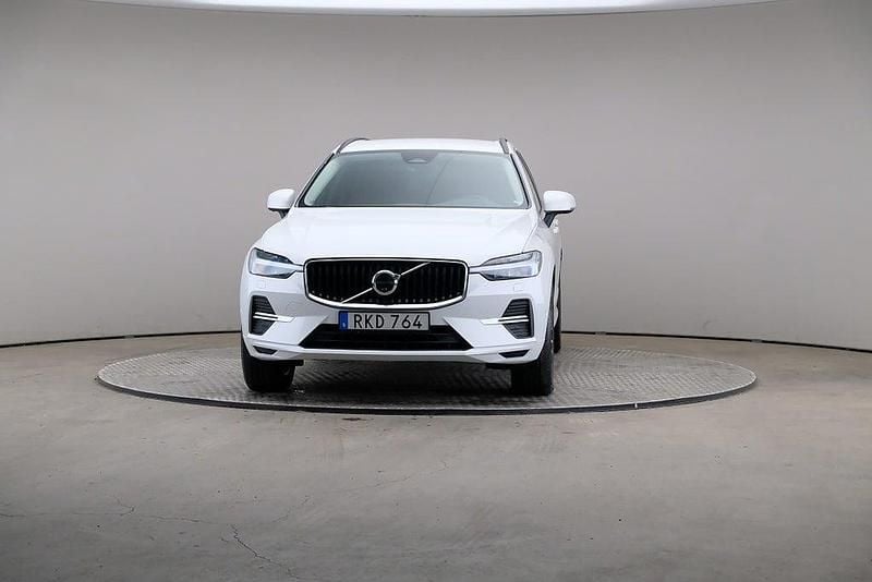 Begagnad Volvo XC60 Core 197 HK (144 kW) 2022 Crystal white (premium metallic) SUV