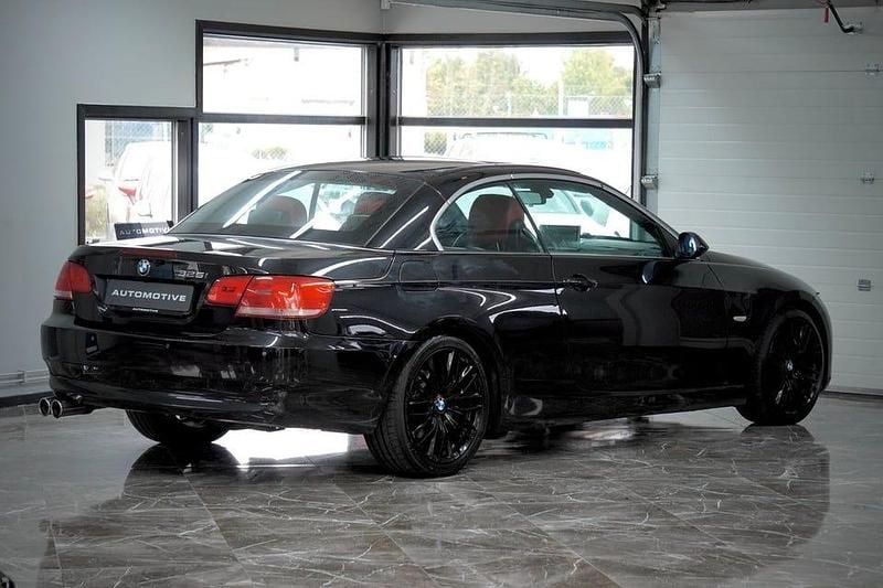 Begagnad BMW 325 Comfort Edition 218 HK (160 kW) 2007 Svart Cab