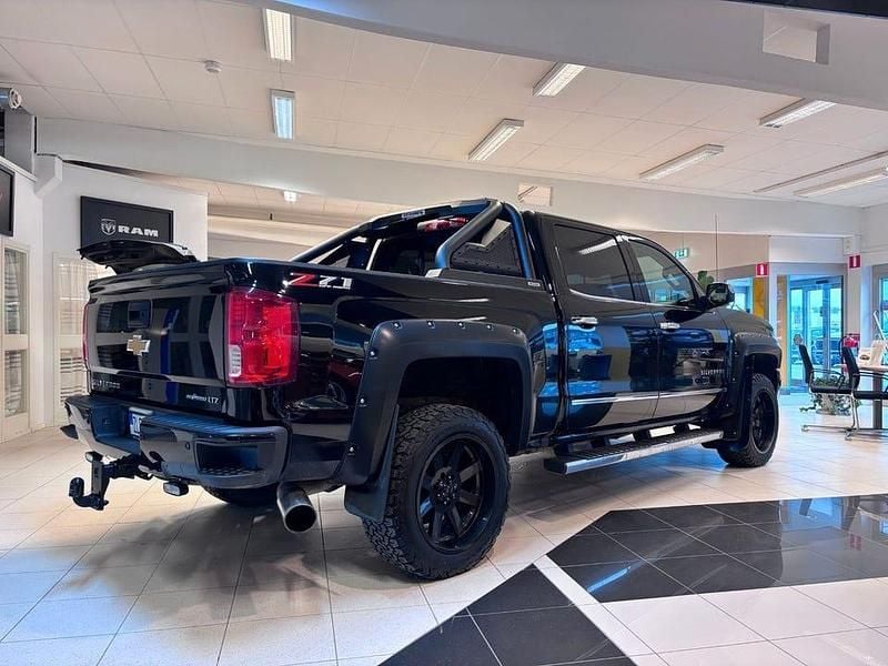 Begagnad Chevrolet Silverado 426 HK (313 kW) 2018 Svart Van