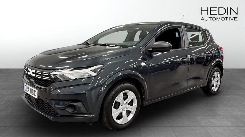 Grå (grey) Begagnad 2022 Dacia Sandero Essentiel Halvkombi | 119 900 kr (Marknadspris) - Bild 1/4