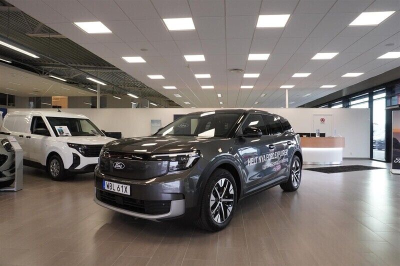 Grå Begagnad 2024 Ford Explorer Premium SUV | 429 800 kr - Bild 1/4