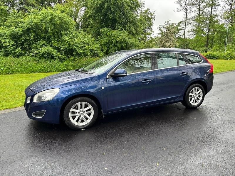 Blå Begagnad 2012 Volvo V60 Ocean Race Kombi | 69 000 kr (Marknadspris) - Bild 1/4