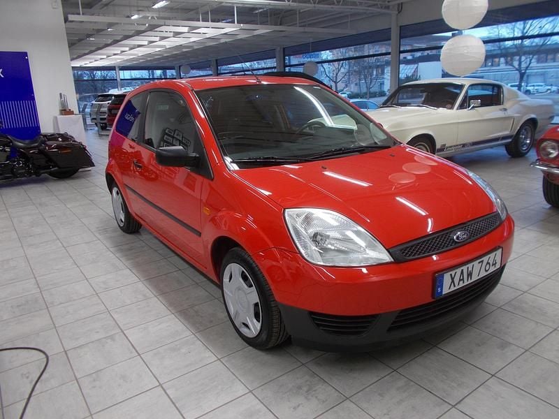 Begagnad Ford Fiesta 2006 Röd Halvkombi