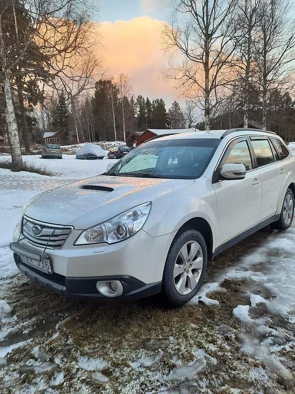Begagnad 2010 Subaru Outback Kombi | 15 000 kr - Bild 1/3