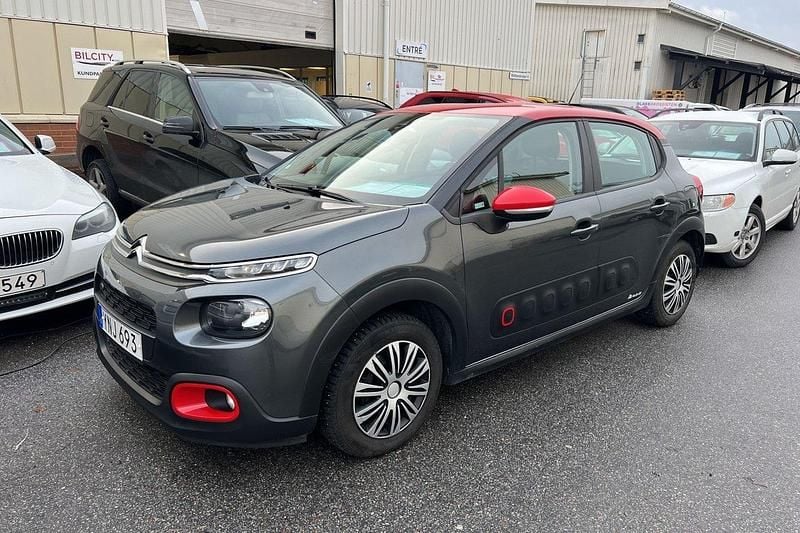Grå Begagnad 2017 Citroën C3 PureTech Halvkombi | 109 900 kr (Marknadspris) - Bild 1/4