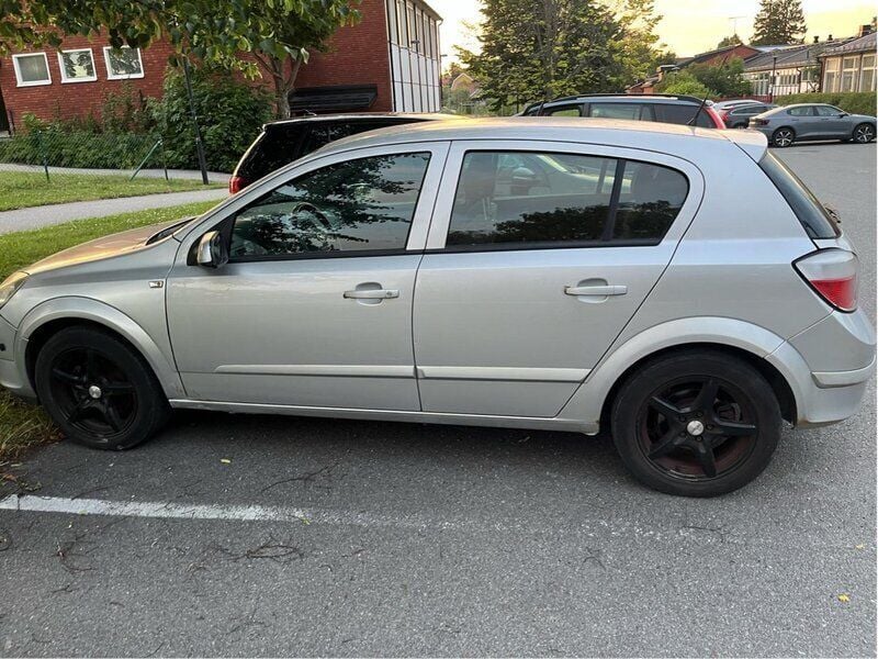 Grå Begagnad 2007 Opel Astra Halvkombi | 24 000 kr (Bra pris) - Bild 1/4