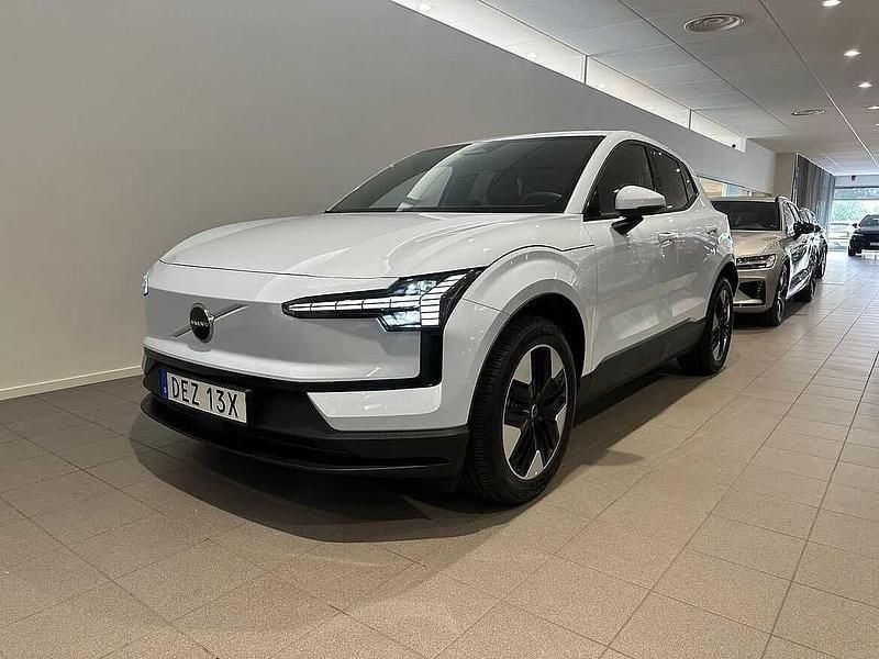 Ljusblå Ny 2024 Volvo EX30 Core SUV | 379 500 kr (Bra pris) - Bild 1/3