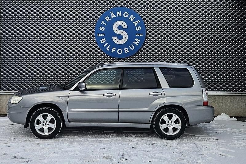 Grå Begagnad 2007 Subaru Forester SUV | 59 000 kr (Marknadspris) - Bild 1/4