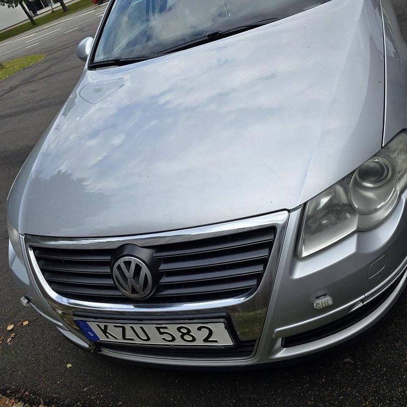 Silver Begagnad 2010 VW Passat Sportline Kombi | 35 000 kr (Marknadspris) - Bild 1/4