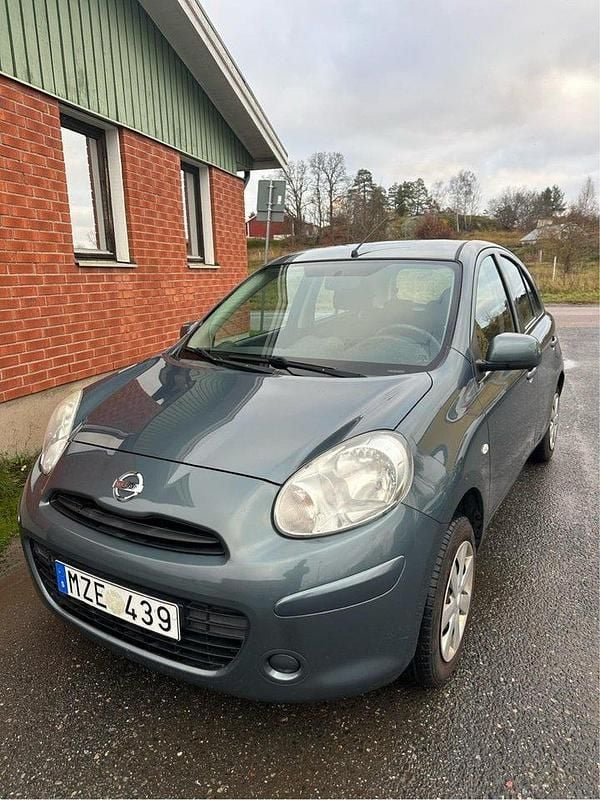 Grå Begagnad 2012 Nissan Micra Halvkombi | 39 000 kr (Bra pris) - Bild 1/4