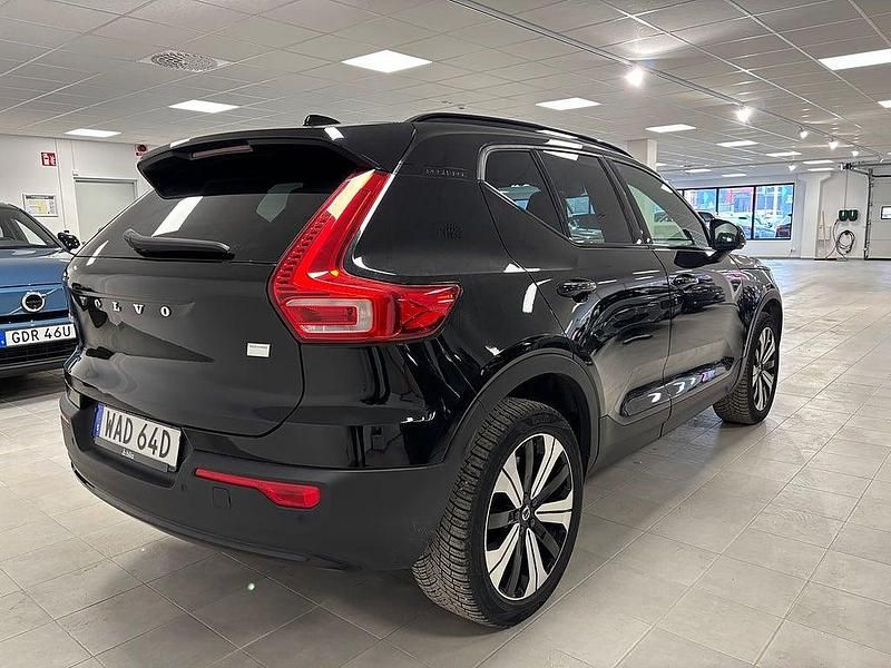 Begagnad Volvo XC40 Core 175 kW (238 HK) 2022 Svart SUV