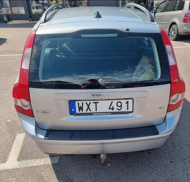 Silver Begagnad 2006 Volvo V50 Kombi | 26 900 kr (Bra pris) - Bild 1/4