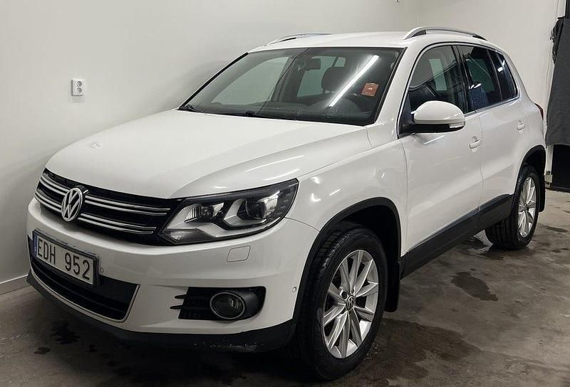 Vit Begagnad 2012 VW Tiguan Sportline SUV | 94 900 kr (Bra pris) - Bild 1/4