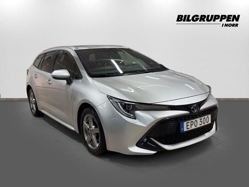 Begagnad Toyota Corolla Style 122 HK (89 kW) 2020 Silver Kombi