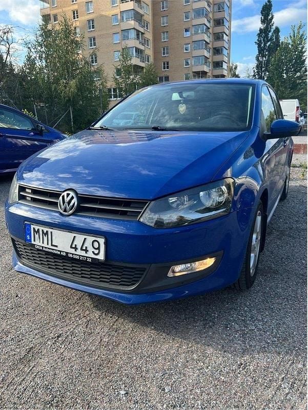 Blå Begagnad 2011 VW Polo Halvkombi | 100 000 kr (Lite dyr) - Bild 1/4