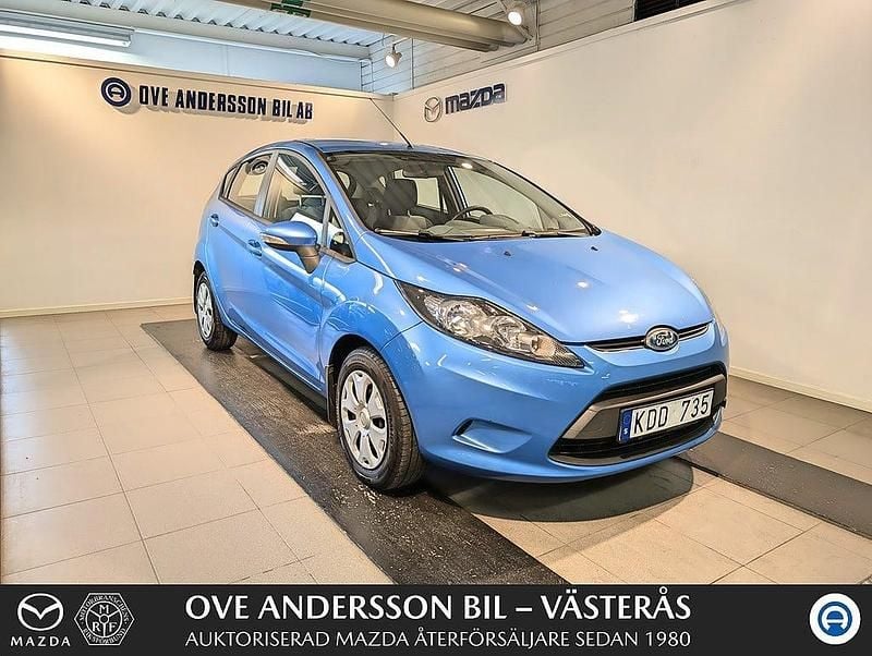 Blå Begagnad 2009 Ford Fiesta Trend Halvkombi | 54 900 kr (Lite dyr) - Bild 1/4