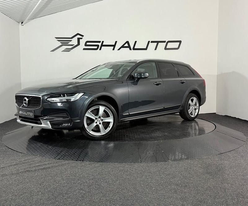 Grå Begagnad 2019 Volvo V90 CC Momentum Kombi | 274 900 kr (Bra pris) - Bild 1/4