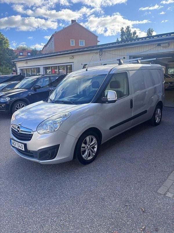 Grå Begagnad 2015 Opel Combo Minibuss | 74 900 kr (Marknadspris) - Bild 1/4
