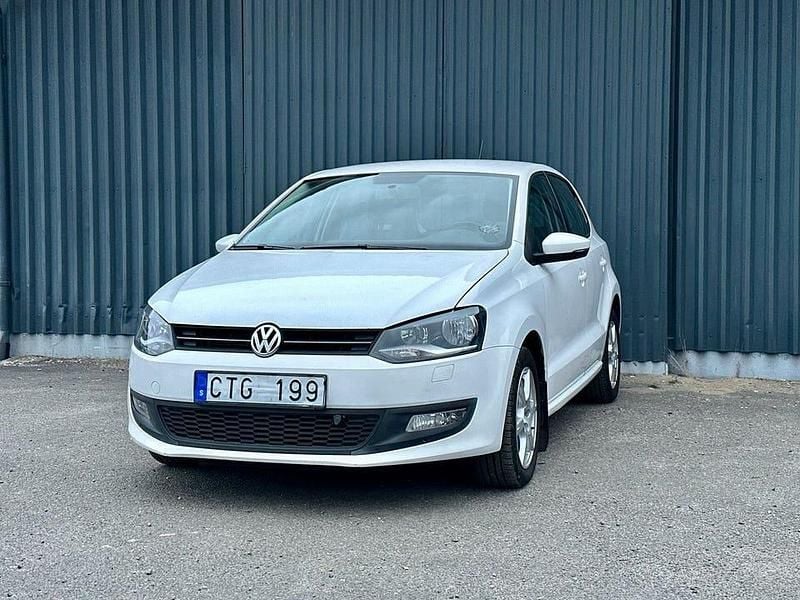 Begagnad VW Polo Comfortline 90 HK (66 kW) 2010 Vit Halvkombi
