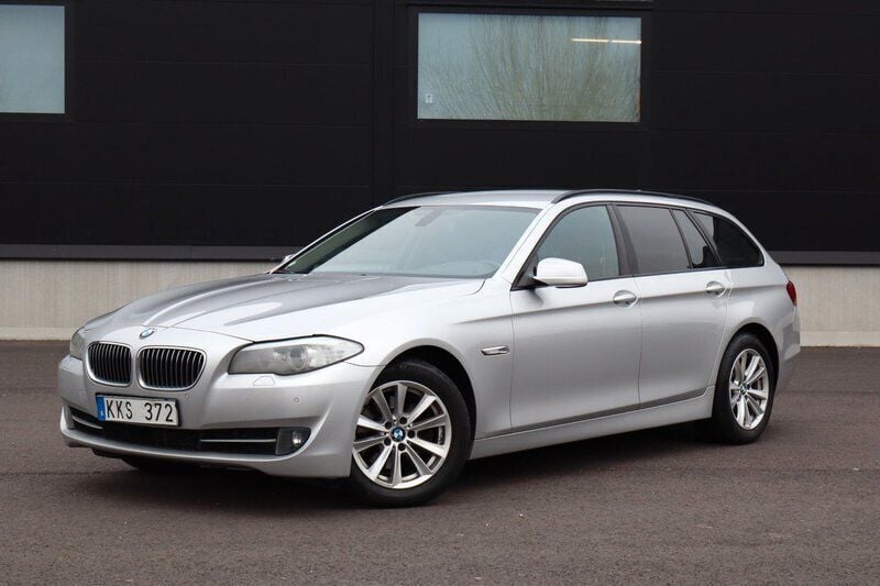 Ljusgrå Begagnad 2010 BMW 523 Kombi | 109 500 kr - Bild 1/4