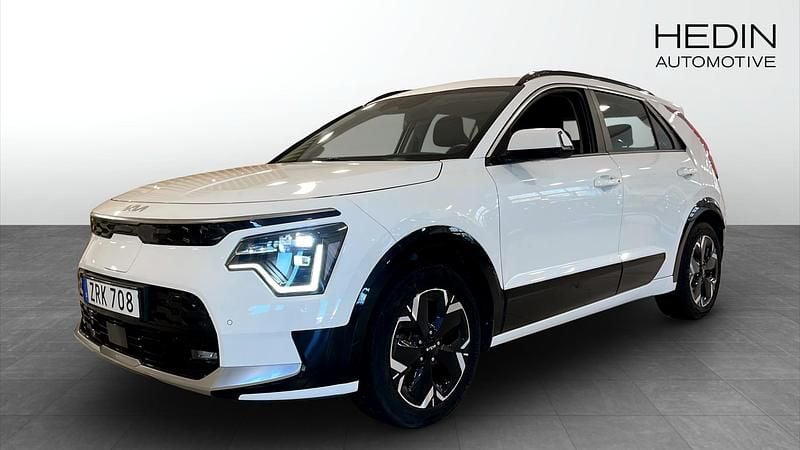 Vit Begagnad 2022 Kia e-Niro SUV | 309 900 kr (Marknadspris) - Bild 1/4