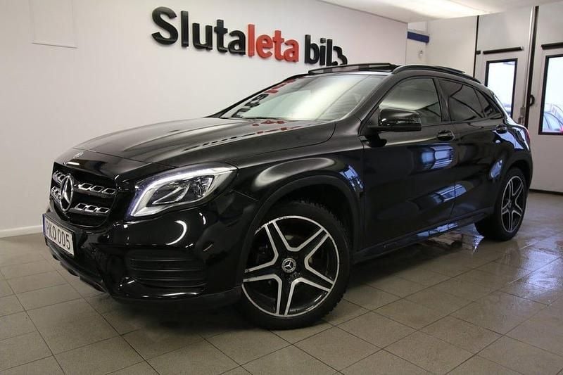 Svart Begagnad 2018 Mercedes GLA200 AMG SUV | 219 900 kr (Marknadspris) - Bild 1/4