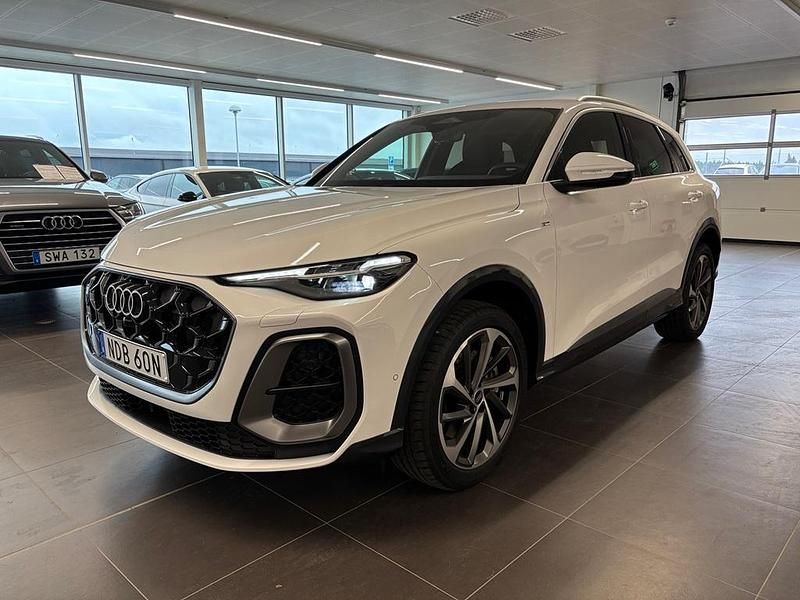 Vit Ny 2025 Audi Q5 Proline SUV | 599 000 kr (Bra pris) - Bild 1/4