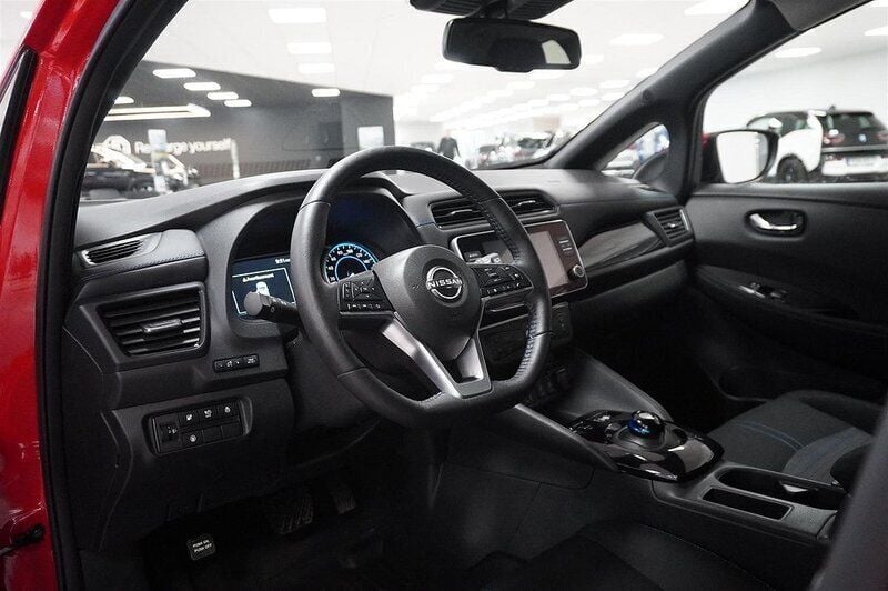 Begagnad Nissan Leaf N-Connecta 110 kW (150 HK) 2023 Okänd Halvkombi