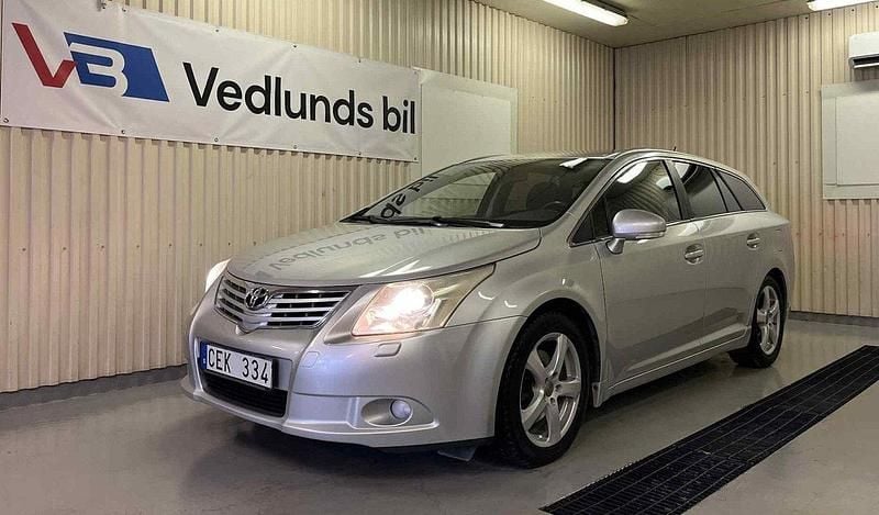 Silver Begagnad 2009 Toyota Avensis Business Edition Kombi | 47 900 kr (Lite dyr) - Bild 1/4