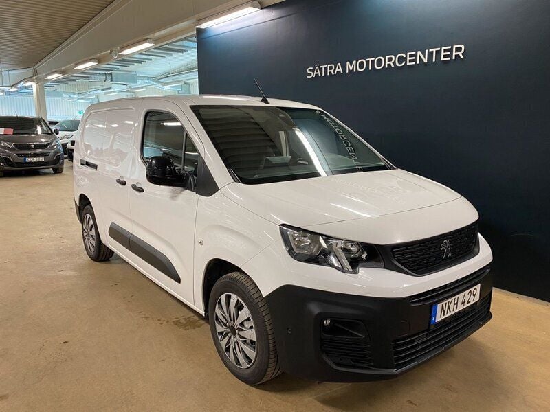 Vit Begagnad 2022 Peugeot Partner Minibuss | 274 900 kr - Bild 1/4