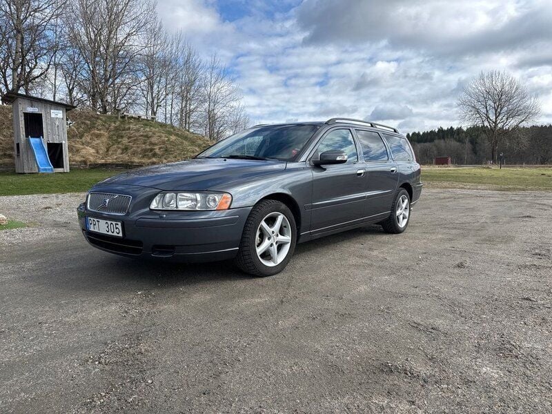 Grå Begagnad 2007 Volvo V70 Kinetic Kombi | 53 500 kr - Bild 1/4