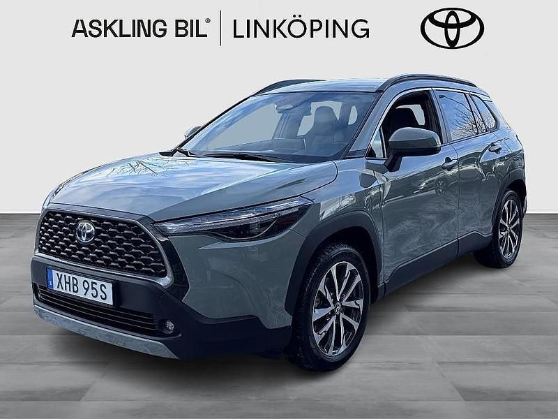 Begagnad Toyota Corolla Cross Style 197 HK (144 kW) 2023 Grön SUV